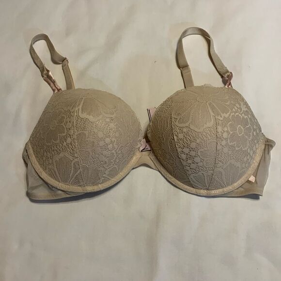Victoria's Secret size 40 C push-up padded bra - Picture 1 of 10